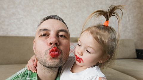 Vater und Tochter - Foto: iStock/Tatsiana Hancharova