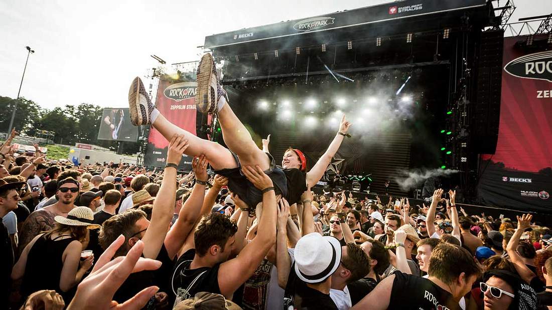 Crowd-Srufing bei Rock im Park Crowd-Srufing bei Rock im Park