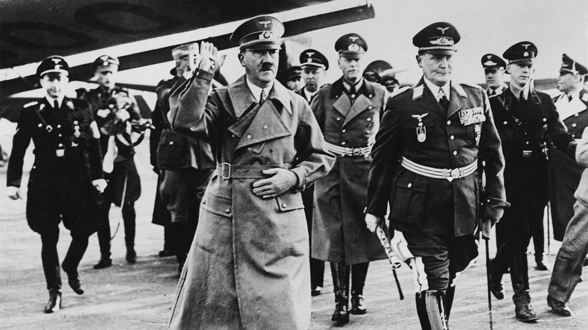 Adolf Hitler (l.) und Herman Goering