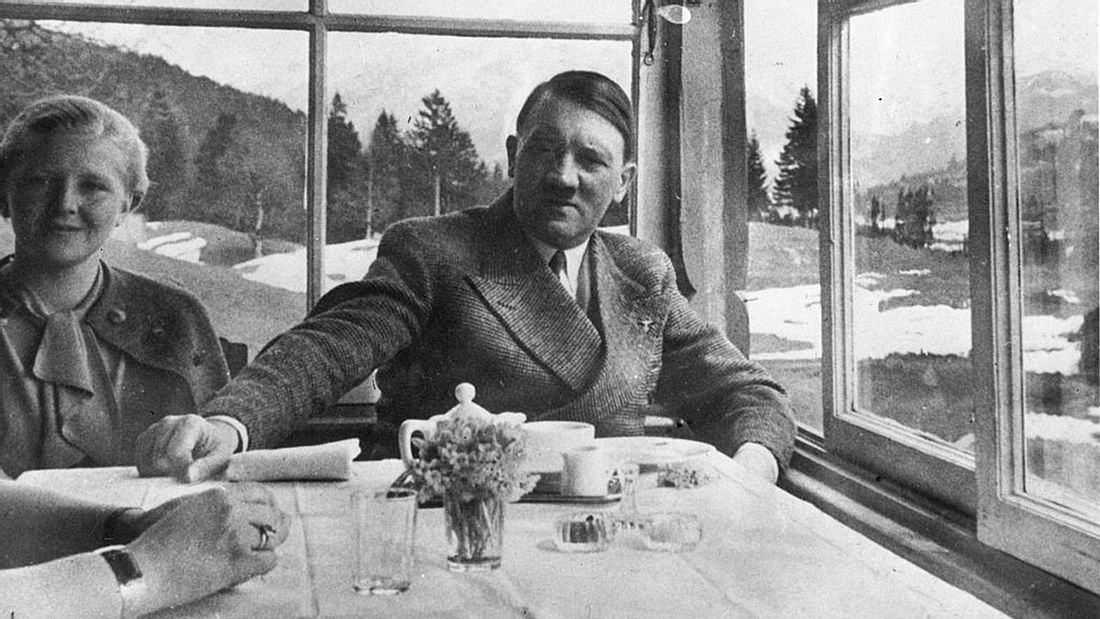 Adolf Hitler mit Eva Braun