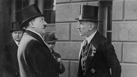 Franz von Papen (rechts) mit Adolf Hitler, März 1933 - Foto: Getty Images / Keystone 