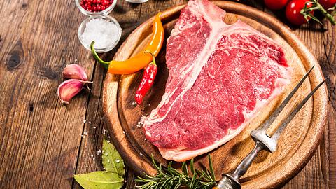 Die richtige Zubereitung des perfekten Steaks - Foto: AlexRaths/iStock