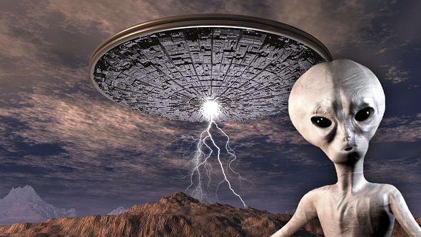 Stephen Hawking warnt: Aliens könnten die Menschheit zerstören - Foto: iStock / Montage: Männersache