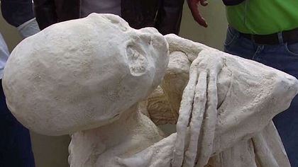 Forscher wollen nahe den Nazca-Linien in Peru eine Alien-Mumie entdeckt haben - Foto: Gaia