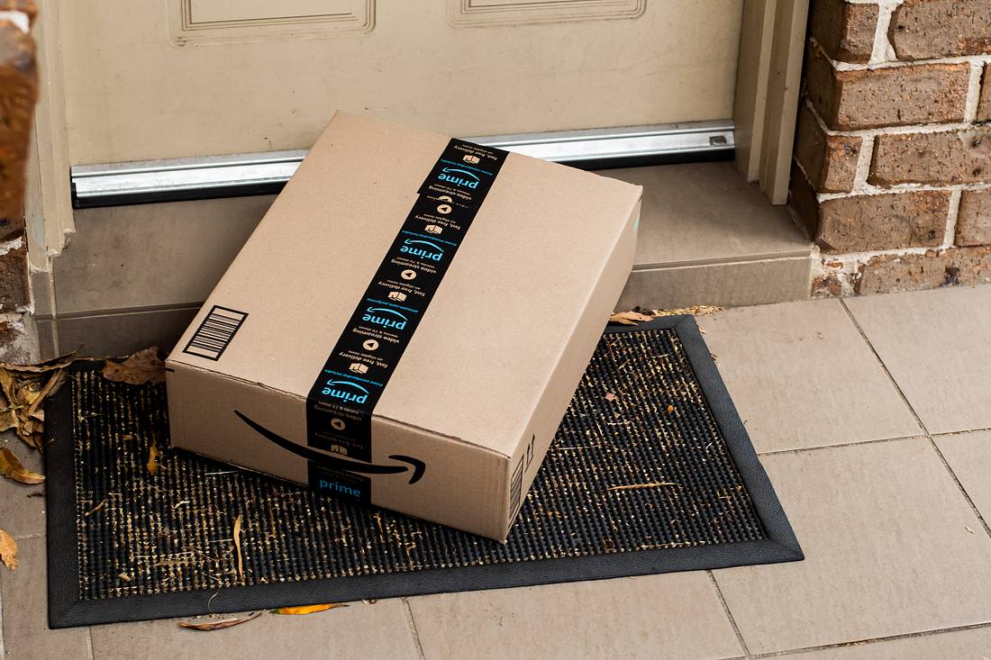 Amazon-Paket vor der Haustür