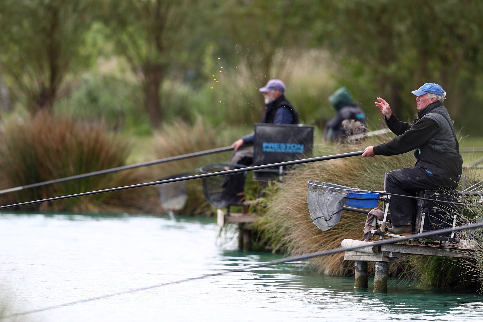  110 anrufen PETA  ver ffentlicht Tipps gegen Angler  