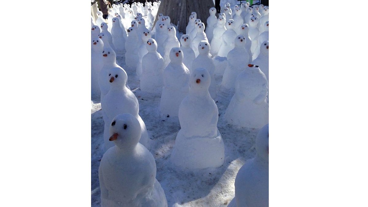 Anime-Schneefiguren erobern die Straßen Tokyos 