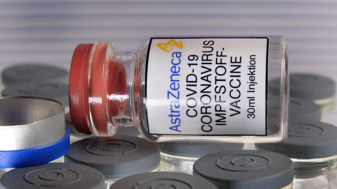 Corona-Impfstoff von AstraZeneca - Foto: IMAGO / Martin Wagner