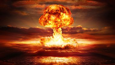 Atomexplosion - Foto: iStock / RomoloTavani