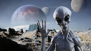 Auf der Suche nach Aliens - Foto: iStock / dottedhippo / BWFolsom (Collage Männersache)