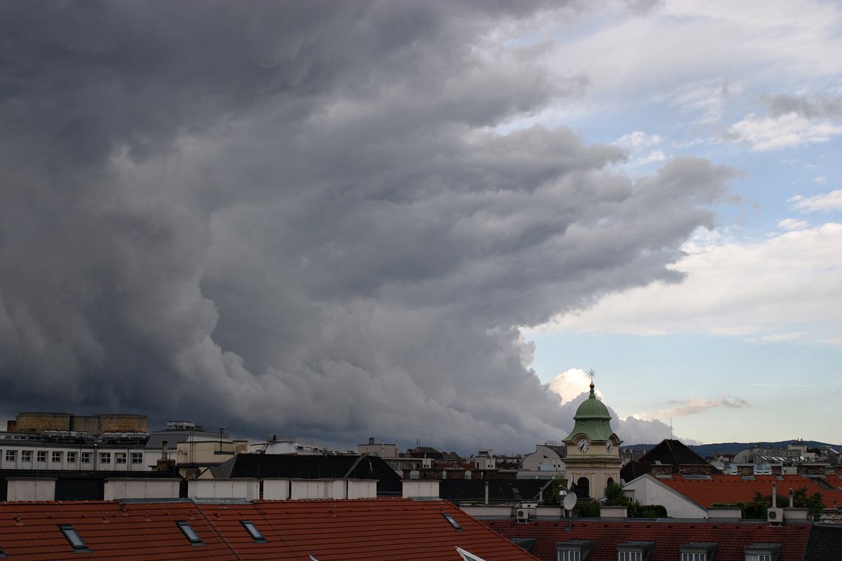 Aufziehendes Gewitter