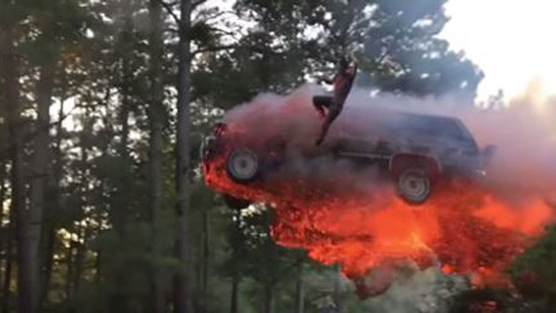 Epischer SUV-Stunt Epischer SUV-Stunt