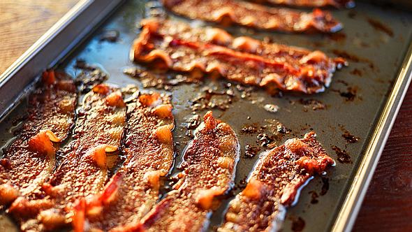 Bacon im Backofen - Foto: iStock / rez-art
