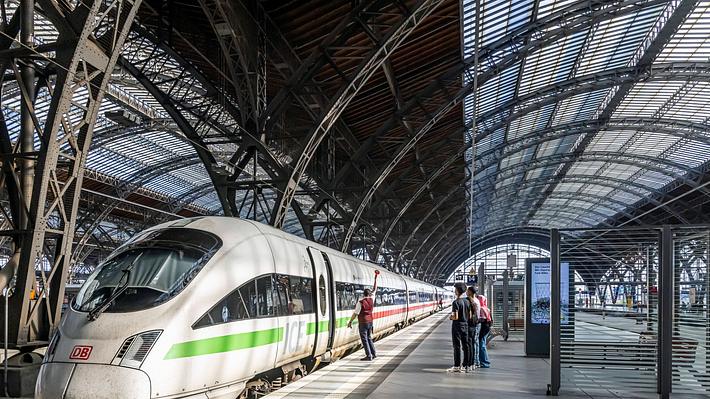 Bahnhof in Leipzig - Foto: IMAGO / Arnulf Hettrich