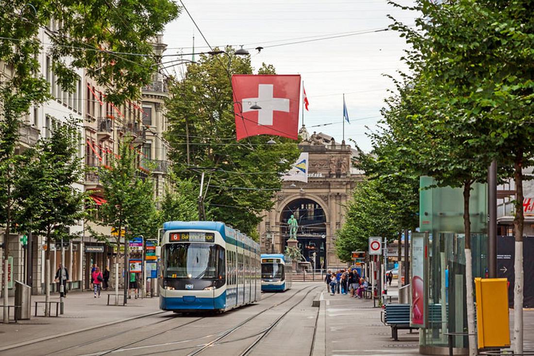 Die Bahnhofstraße in Zürich. Die Bahnhofstraße in Zürich.