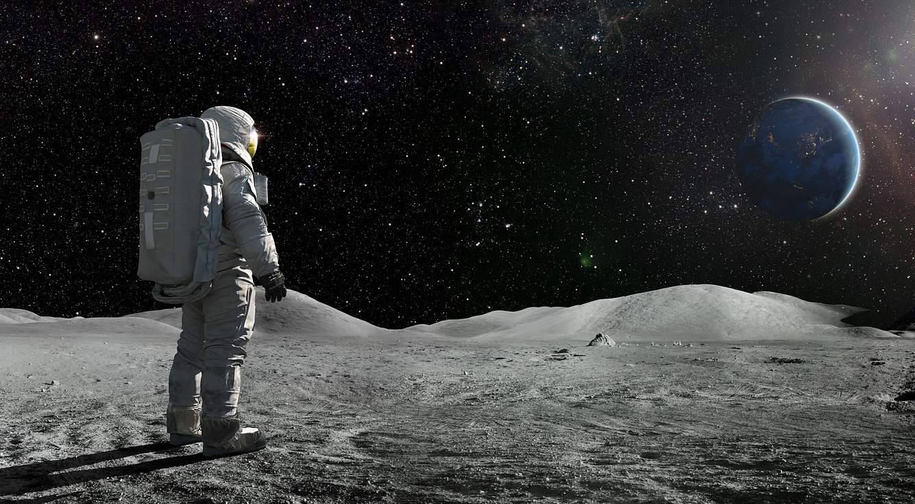 Mysteriöse Basis auf dem Mond entdeckt: US-Luftwaffenexperte schlägt Alarm Astronaut auf dem Mond