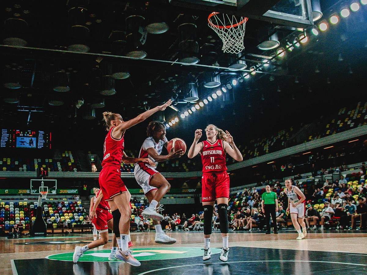 Testspiel Deutschland gegen England der Basketball Frauen