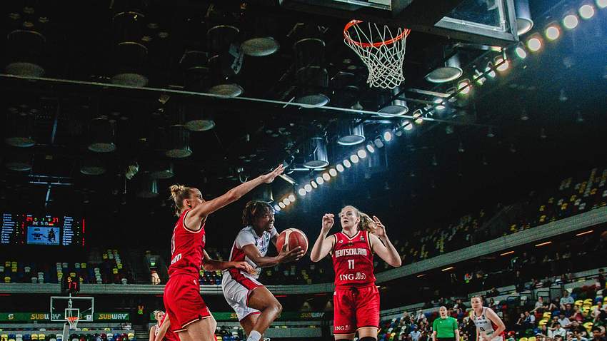 Testspiel Deutschland gegen England der Basketball Frauen - Foto: IMAGO / Sports Press Photo