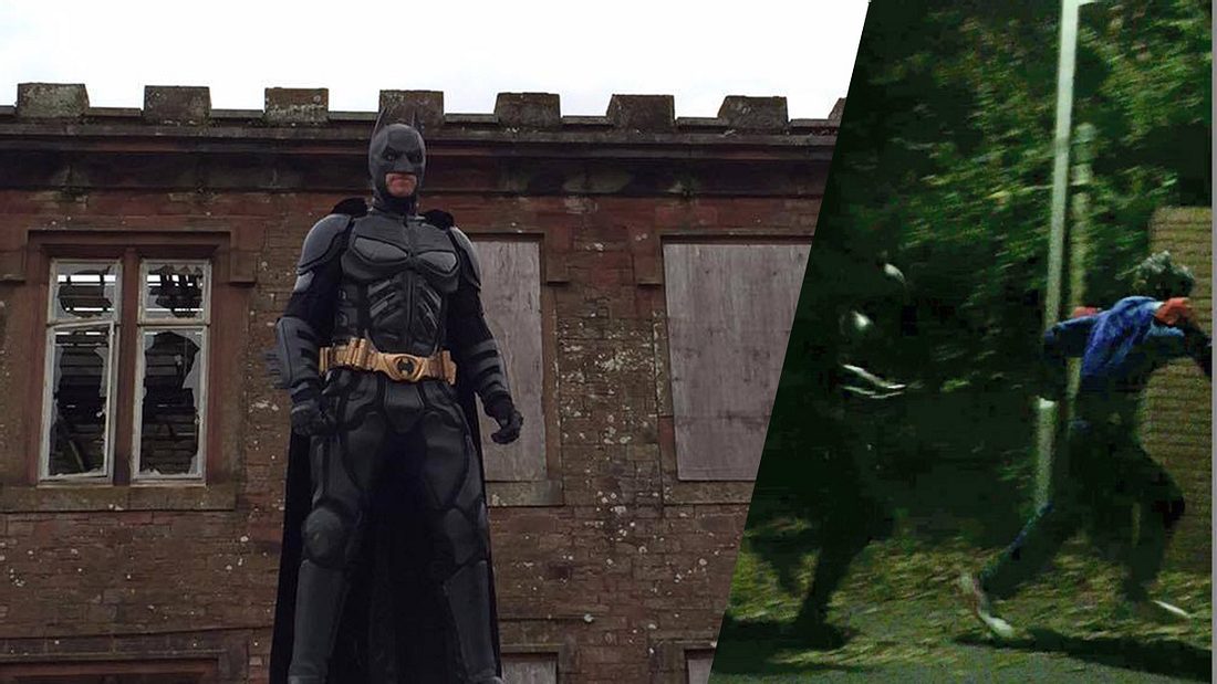 Batman erledigt Killer-Clown, der Kinder mit Waffen bedrohte Batman erledigt Killer-Clown, der Kinder mit Waffen bedrohte