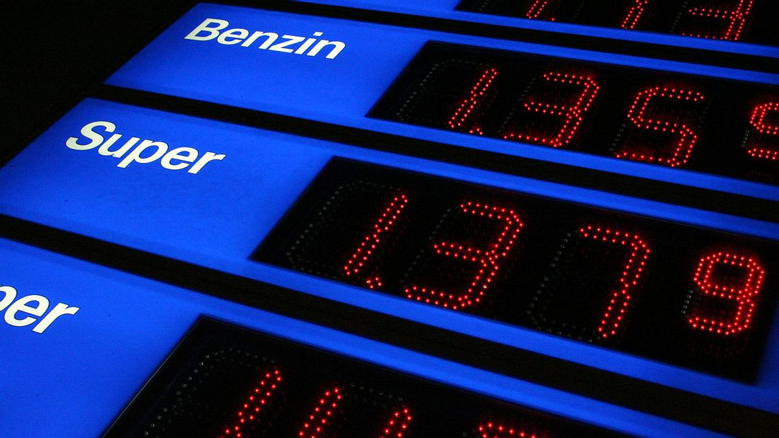 Die Benzinpreise in Deutschland könnten bald ordentlich steigen (Symbolfoto). Die Benzinpreise in Deutschland könnten bald ordentlich steigen (Symbolfoto).