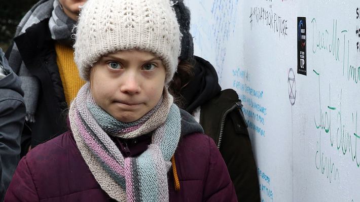 Greta Thunberg mit skeptischem Blick - Foto: Getty Images / FRANCOIS WALSCHAERTS / Kontributor
