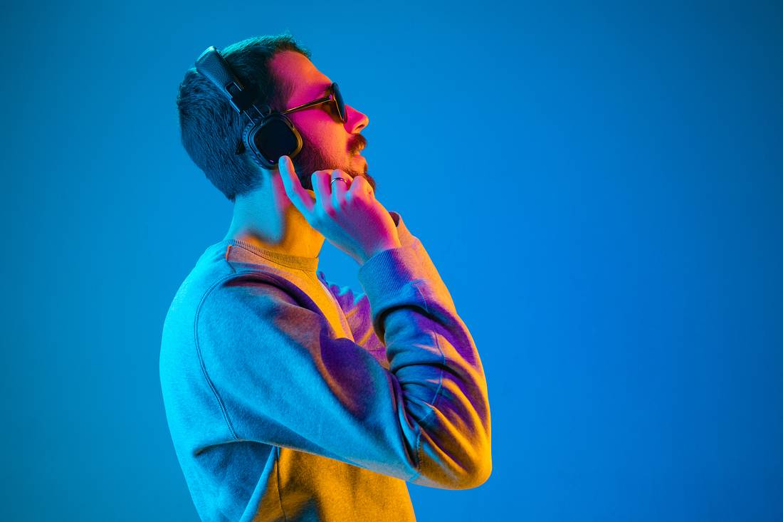 Die besten Songs 2019 Mann hört Musik