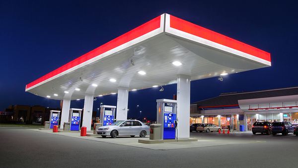 Tankstelle - Foto: iStock/buzbuzzer