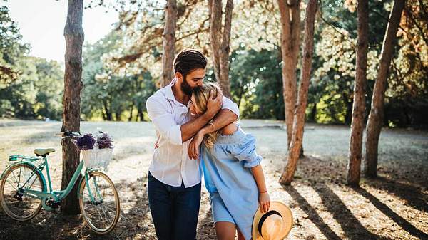 Liebevolle Beziehung - Foto: iStock / bernardbodo