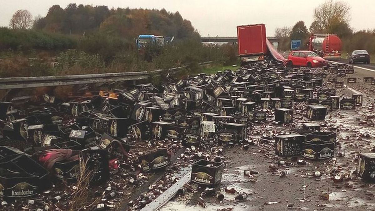 Bier-Drama auf der A45: LKW verliert Ladung flüssiges Gold