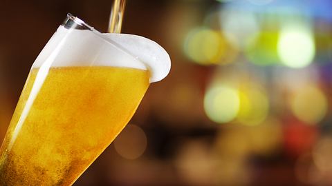 Bier aus dem Zapfhahn - Foto: iStock / photologica