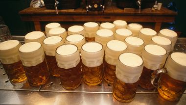Bierpreise auf dem Oktoberfest 2023 - Foto: Getty Images / Grant Faint