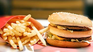 The Big Mac Challenge: Dieser Typ zeigt, wie es nicht geht - Foto: iStock / Johnnieshin
