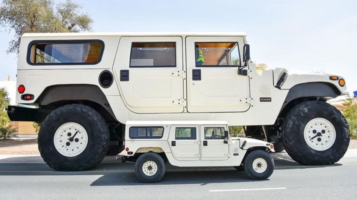 H1 X3 Hummer neben normalem Hummer H1