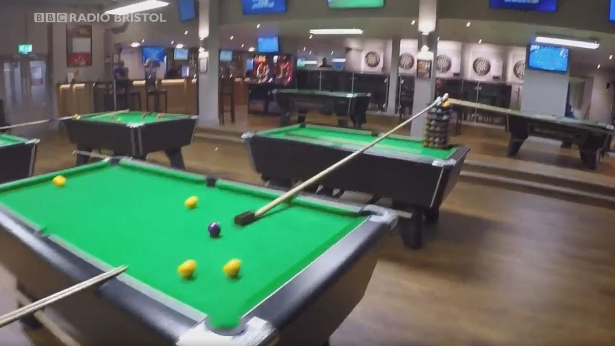 Der krasseste Billiard-Trick in einer Sportsbar in Bristol