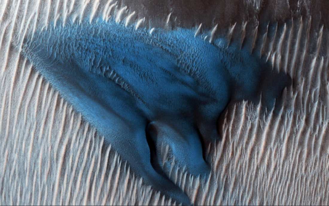 NASA: Blaue Sanddüne auf dem Mars. NASA: Blaue Sanddüne auf dem Mars.