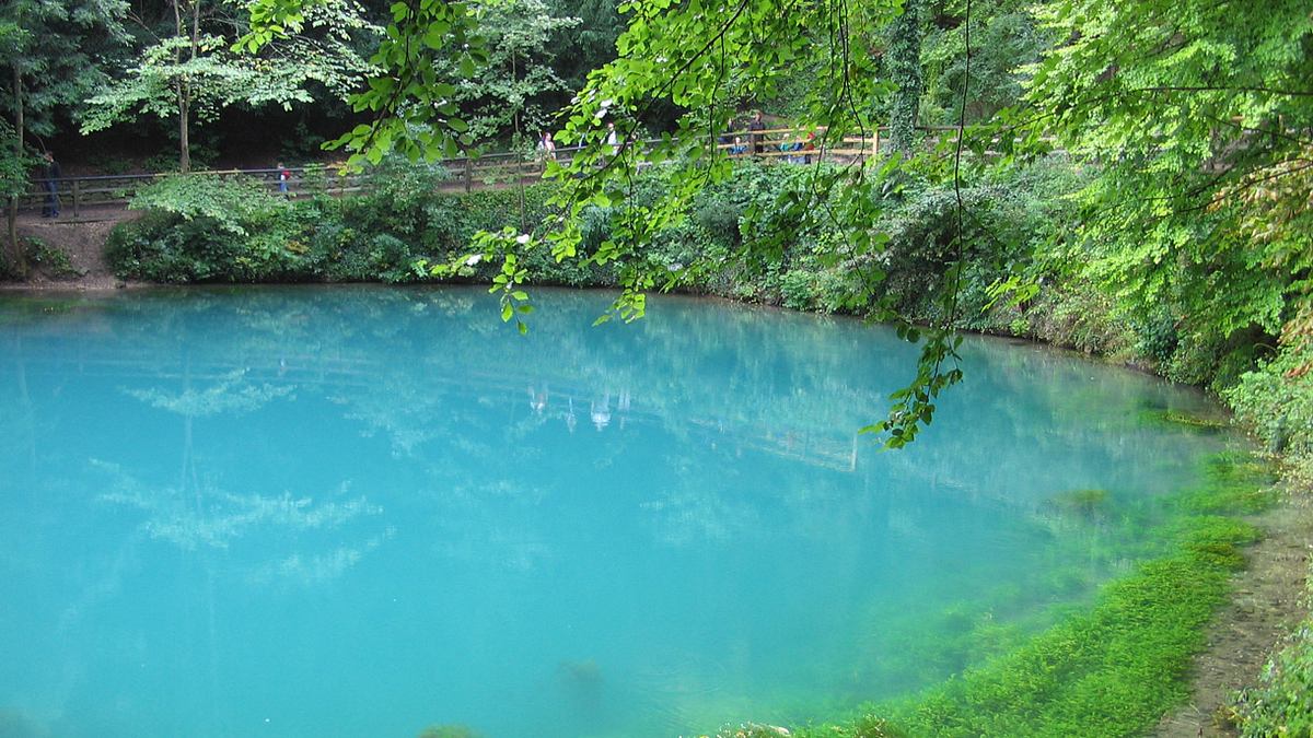 Das ist der Eingang zum Blautopf-Höhlensystem