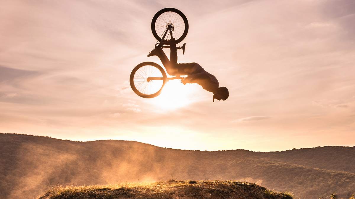 BMX-Fahrer in der Luft