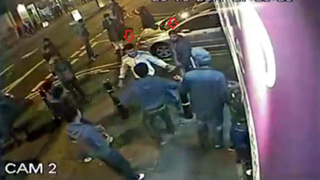 6 Halbstarke vs. 2 Boxer: Ein brutaler Straßenkampf in England Street Fight in Großbritannien: 6 Halbstarke vs. 2 Boxer