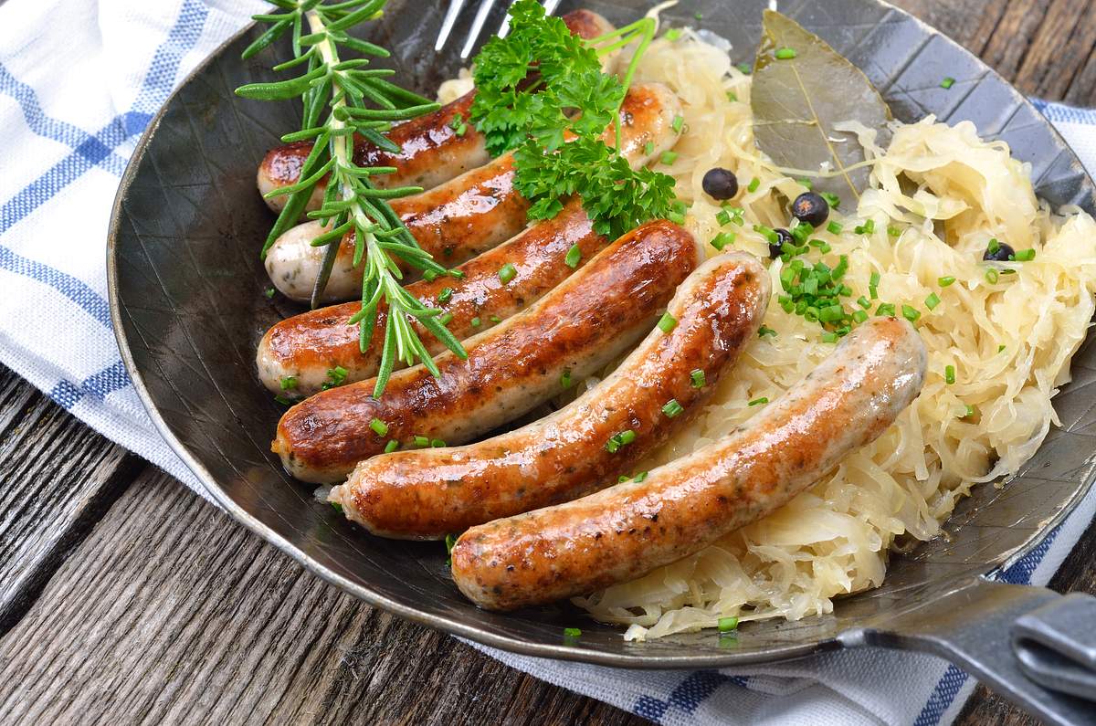 Bratwurst mit Sauerkraut