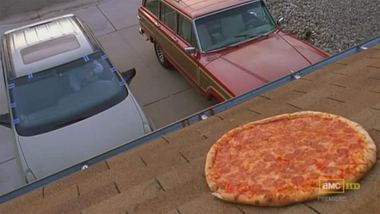 „Breaking Bad“-Haus wird umzäunt, um Pizzawerfer fernzuhalten - Foto: AMC/YouTube