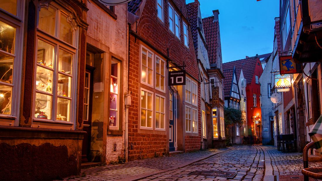 Schmale Kopsteinpflastergassen im Schnoorviertel. Bremer Schnoorviertel