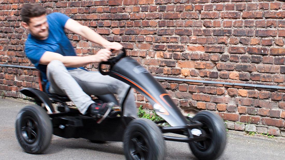Sportlich im Einsatz mit dem Kettcar Sportlich im Einsatz mit dem Kettcar