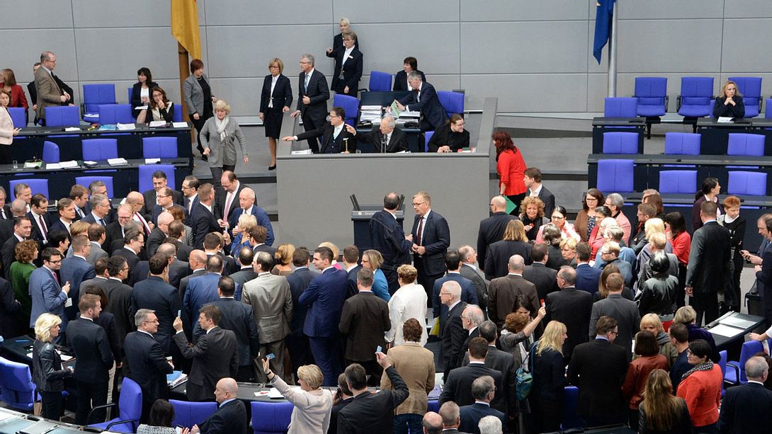 Politiker im Bundestag - Foto: Deutscher Bundestag / Achim Melde