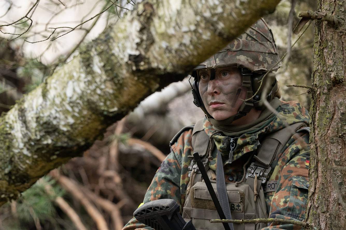 Bundeswehr will weibliche Dienstgrade einführen Bundeswehrsoldatin