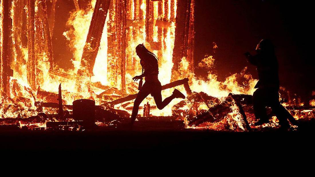 Burning Man Festival: Ein Mann rannte in der Wüste von Las Vegas in ein Feuer