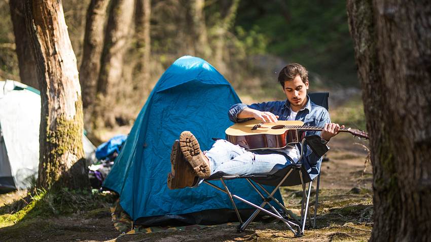 Faltbare Campingstühle: Die besten Modelle im Überblick - Foto: iStock / freemixer
