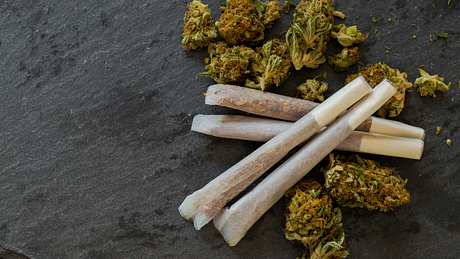 Cannabis und Joints - Foto: iStock / José Antonio Luque Olmedo