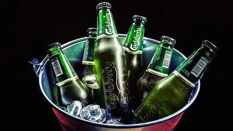 Der beste Job der Welt? Carlsberg bietet Geld fürs Bier trinken - Foto: istock / dejankrsmanovic 