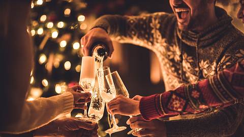 Champagner kaufen - Foto: iStock/skynesher