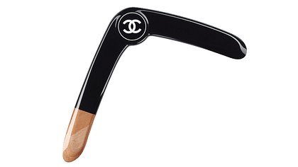 Der Chanel-Bummerang: Das Jagd-Gadget für den Luxus-Neandertaler - Foto: Chanel